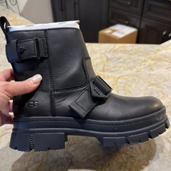 Ugg Women's Ashton Short Waterproof Bootie NWT Size 7 - Picture 3 of 11